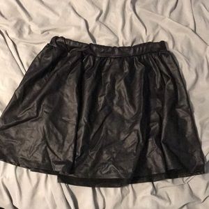 ✨FINAL PRICE DROP✨ Black pleather skirt